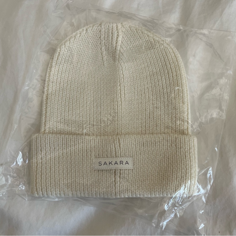 NEW Sakara beanie